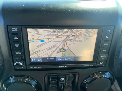 Used 2014 Jeep Wrangler Unlimited Sahara image 21