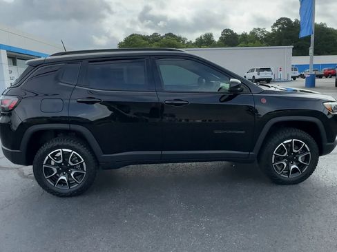 Used 2024 Jeep Compass Trailhawk w/ Trailhawk Elite Group AWD/4WD image 9