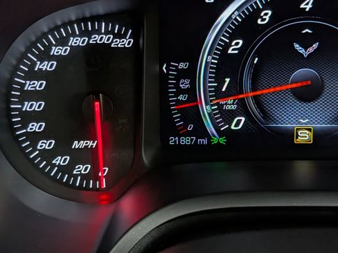 Used 2018 Chevrolet Corvette Z06 RWD image 15