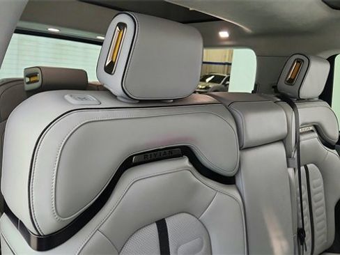 Used 2024 Rivian R1S Adventure image 27
