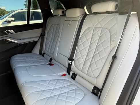 Used 2024 BMW X5 xDrive40i w/ Premium Package AWD/4WD image 10