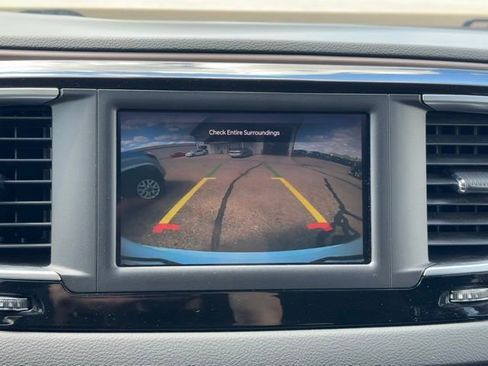 Used 2023 Chrysler Voyager LX FWD image 4