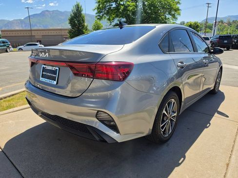 Certified 2022 Kia Forte LXS FWD image 5