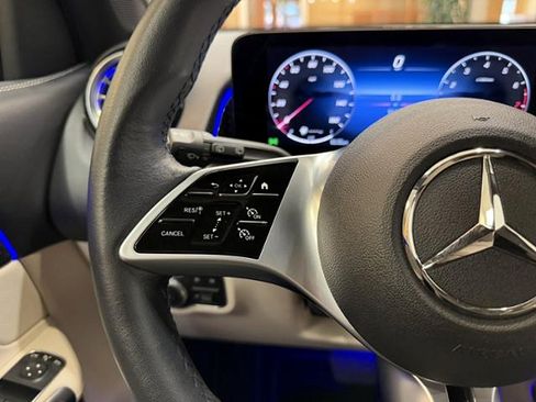 Used 2025 Mercedes-Benz GLB 250 image 16