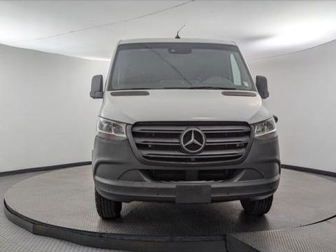 Used 2022 Mercedes-Benz Sprinter 1500 image 12