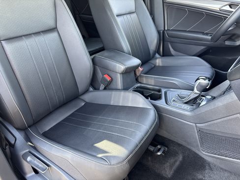 Certified 2023 Volkswagen Tiguan SE image 9