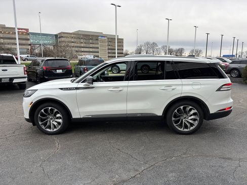 New 2026 Lincoln Aviator AWD image 4