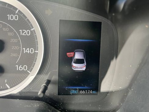Used 2020 Toyota Corolla LE FWD image 5