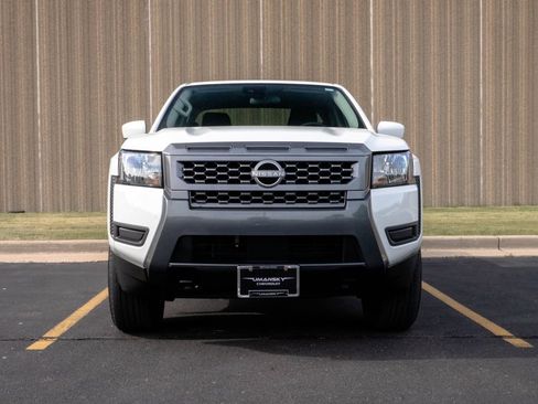 Used 2025 Nissan Frontier SV AWD/4WD image 3