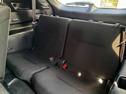 Used 2022 Mitsubishi Outlander ES image 18