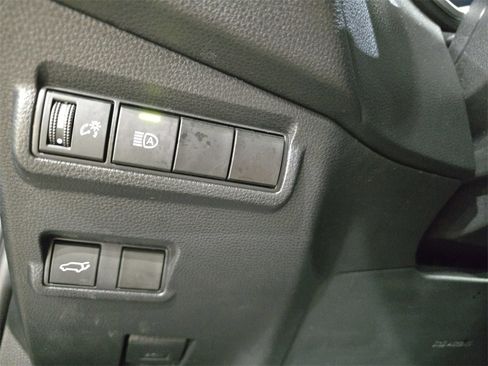 Used 2022 Toyota Corolla Cross XLE w/ Convenience Package image 26