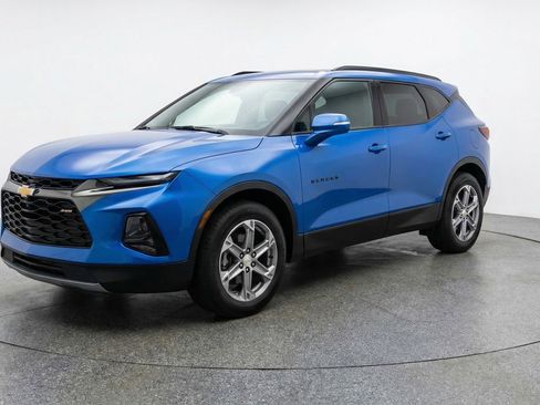 Used 2025 Chevrolet Blazer LT FWD image 3