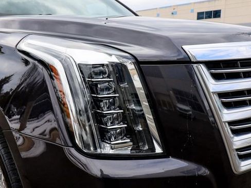 Used 2017 Cadillac Escalade Platinum image 11