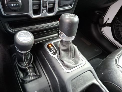 Certified 2018 Jeep Wrangler Unlimited Sahara image 15