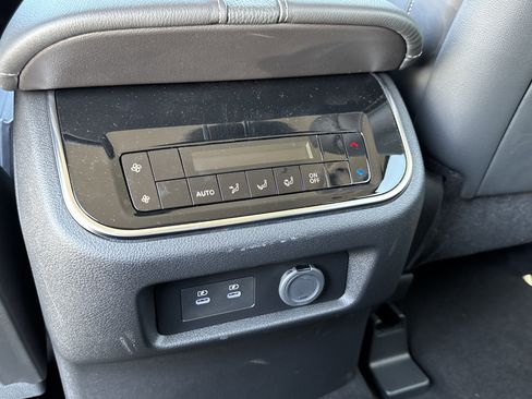 New 2025 Nissan Armada SV image 15