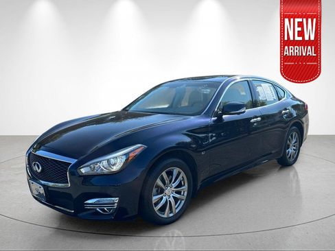 Used 2019 INFINITI Q70 Luxe w/ Proactive Package AWD/4WD image 1