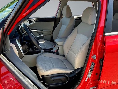 Used 2025 Kia Soul LX w/ LX Technology Package FWD image 21