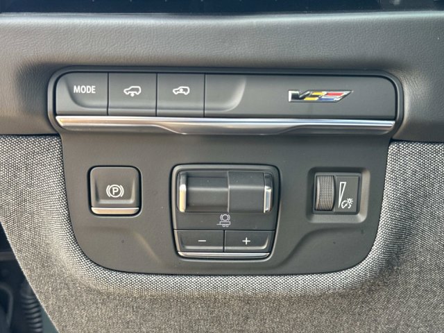 Used 2025 Cadillac Escalade ESV V AWD/4WD image 24