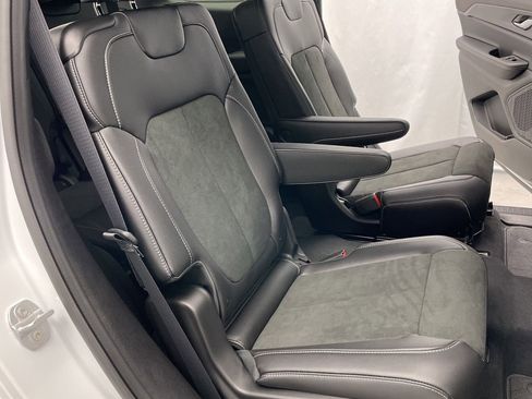 New 2025 Jeep Grand Cherokee L Altitude image 30