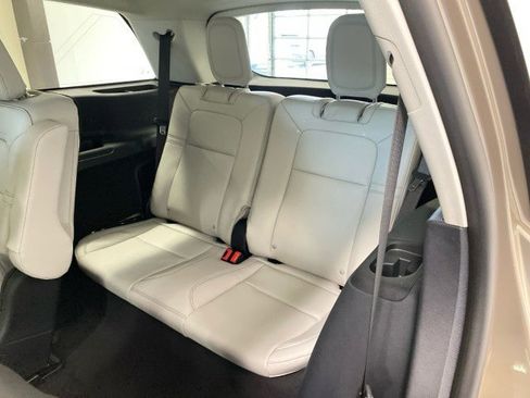 New 2026 Lincoln Aviator AWD image 17
