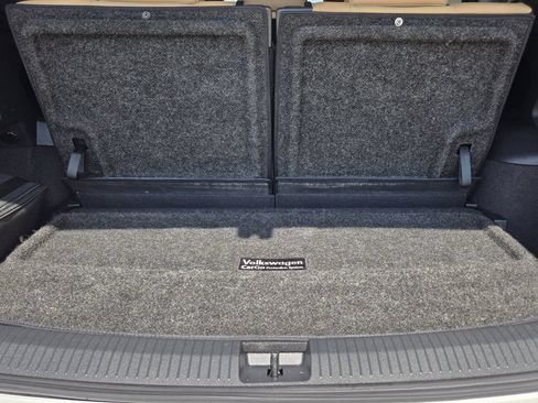 Used 2023 Volkswagen Tiguan SE w/ Panoramic Sunroof Package FWD image 28