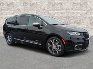 New 2026 Chrysler Pacifica Pinnacle w/ Trailer Tow Group video 1