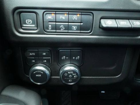 Used 2024 GMC Yukon AT4 w/ Technology Package image 15