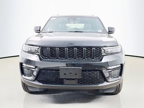 Used 2025 Jeep Grand Cherokee Limited w/ Black Appearance Package AWD/4WD image 2