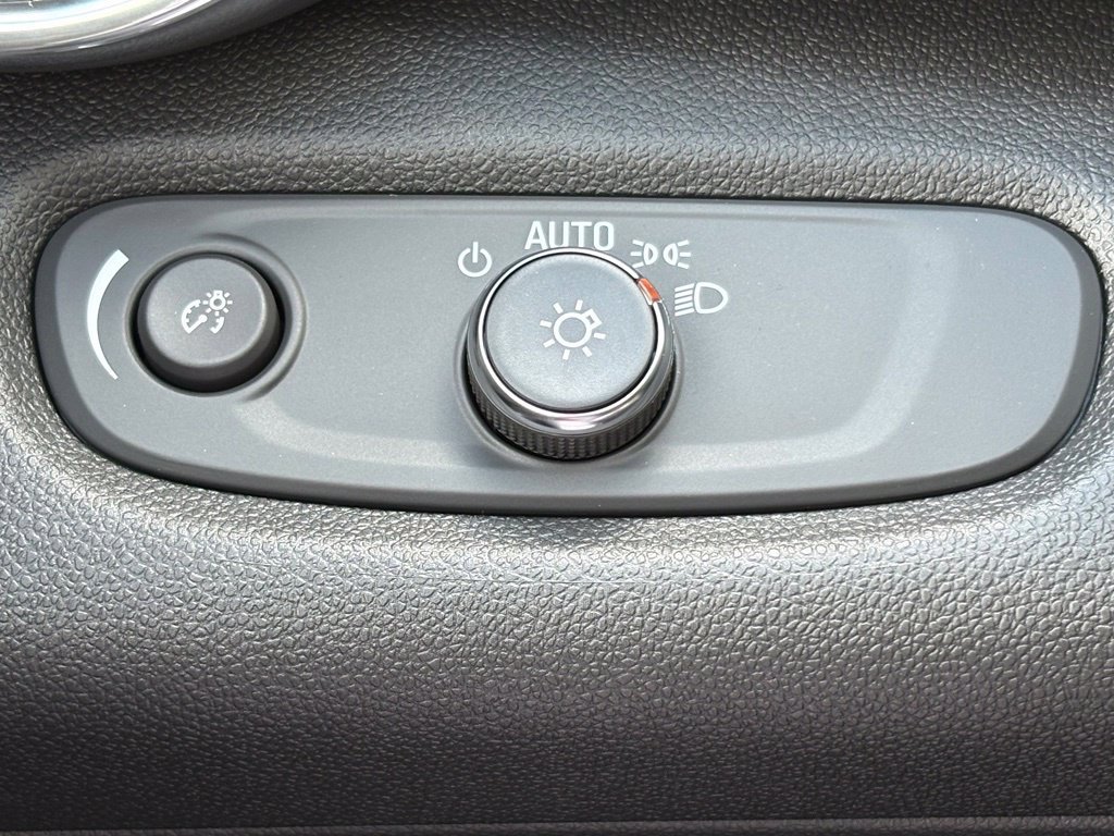New 2026 Chevrolet Trax ACTIV w/ Sunroof Package FWD image 6