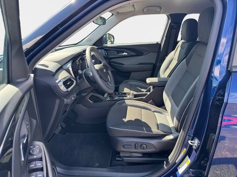 Used 2023 Chevrolet TrailBlazer LT FWD image 12