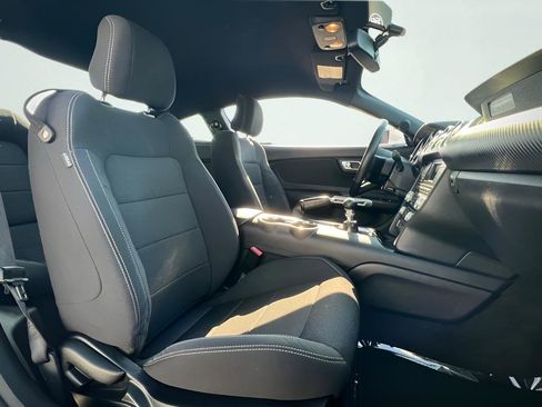 Used 2017 Ford Mustang Coupe RWD image 23