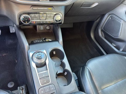 Used 2022 Ford Escape Titanium image 34