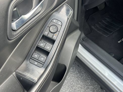 Used 2025 Nissan Rogue SV AWD/4WD image 14