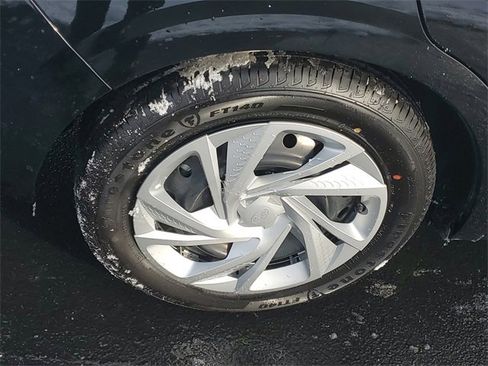 Certified 2025 Subaru Impreza 2.0i image 5