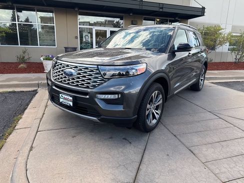 Used 2020 Ford Explorer Platinum w/ Premium Technology Package AWD/4WD image 2