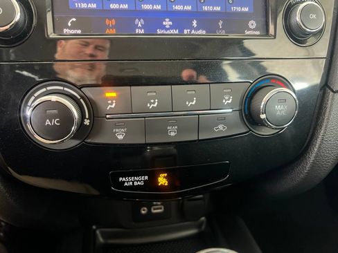 Used 2018 Nissan Rogue S AWD/4WD image 50