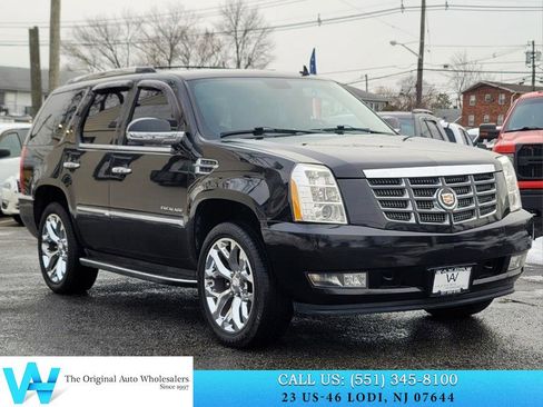 Used 2011 Cadillac Escalade AWD w/ Touring Package image 1