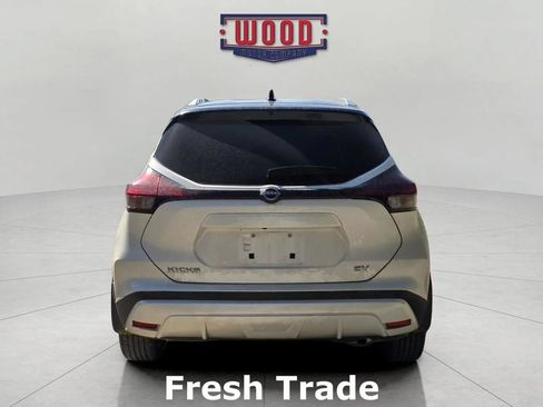 Used 2024 Nissan Kicks SV FWD image 3