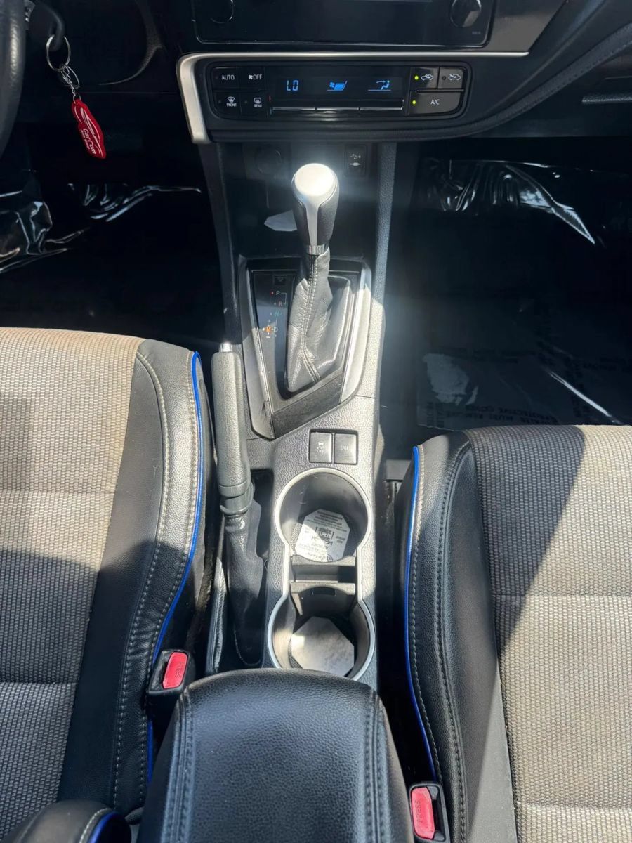 Used 2017 Toyota Corolla SE w/ Carpet Mat Package (TMS) FWD image 26