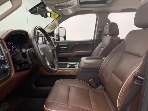 Used 2019 Chevrolet Silverado 2500 High Country w/ Duramax Plus Package AWD/4WD image 17