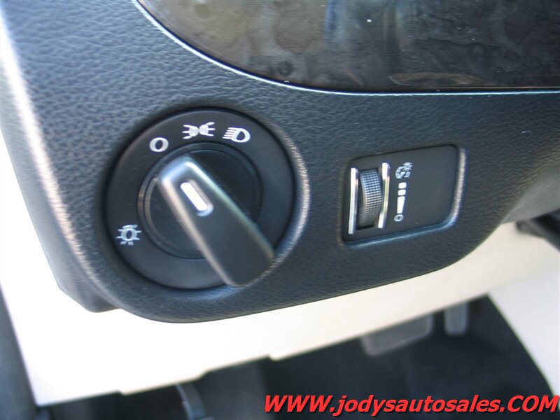Used 2018 Dodge Grand Caravan SE w/ UConnect Hands-Free Group FWD image 6