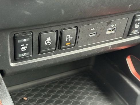 Used 2022 Nissan Frontier PRO-4X image 13