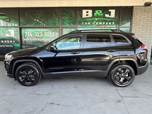 Used 2019 Jeep Cherokee Latitude Plus image 4