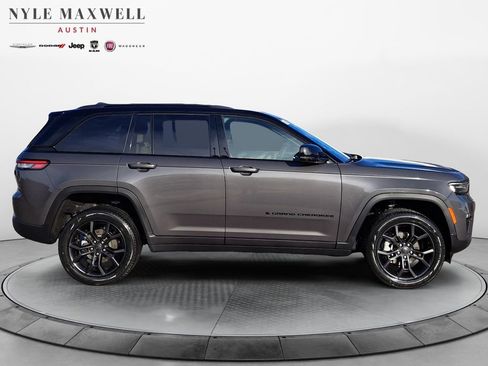 New 2025 Jeep Grand Cherokee Limited image 17