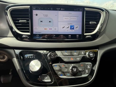 Used 2025 Chrysler Pacifica Select FWD image 11