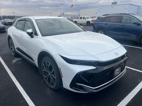 Used 2023 Toyota Crown XLE image 4