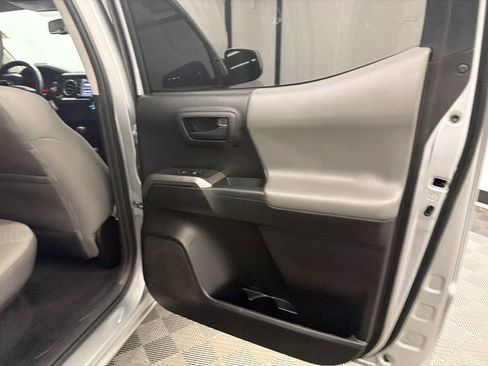 Used 2021 Toyota Tacoma SR5 RWD image 17