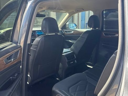 Used 2024 Volkswagen Atlas SE FWD image 5
