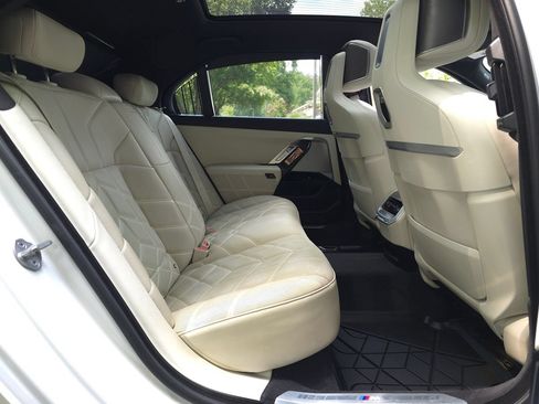 Used 2023 BMW 760i xDrive w/ Parking Assistance Package AWD/4WD image 18