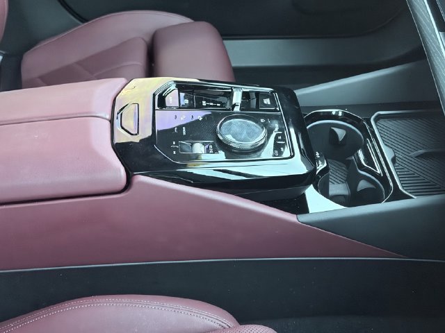 Used 2024 BMW i5 eDrive40i w/ Premium Package RWD image 6